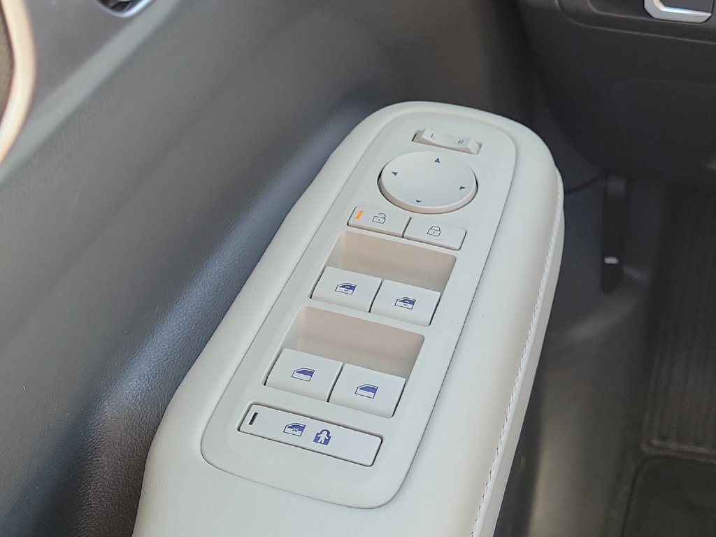 Certified 2025 Hyundai Santa Fe SEL FWD image 19