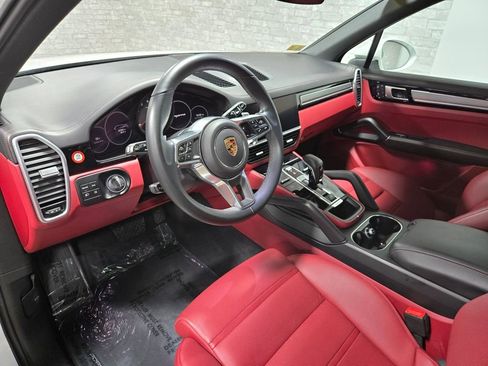 Used 2022 Porsche Cayenne Platinum Edition image 13