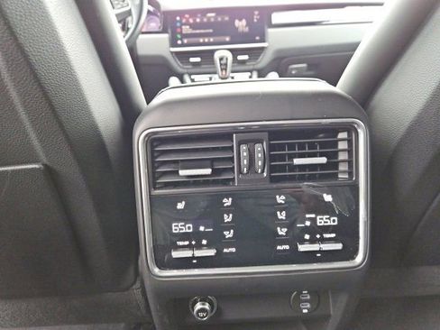 Used 2022 Porsche Cayenne Platinum Edition image 14