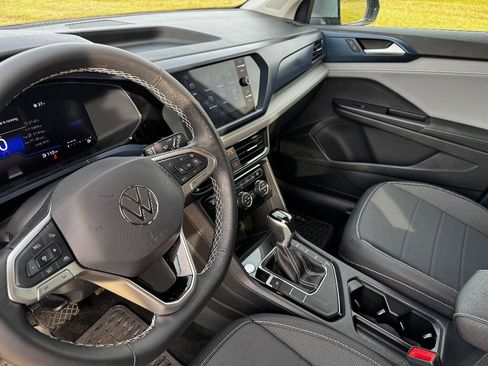 Used 2024 Volkswagen Taos SE image 12