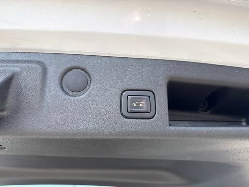 Used 2020 Chevrolet Equinox LT w/ Driver Convenience Package AWD/4WD image 10