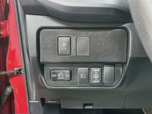Used 2022 Toyota Tacoma TRD Off-Road w/ Truck Exterior Package (TMS) AWD/4WD image 10