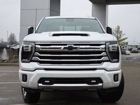 Used 2024 Chevrolet Silverado 2500 High Country w/ High Country Premium Package image 3