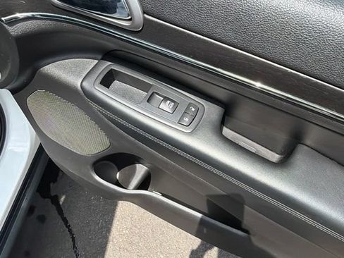 Used 2018 Jeep Grand Cherokee Limited AWD/4WD image 9