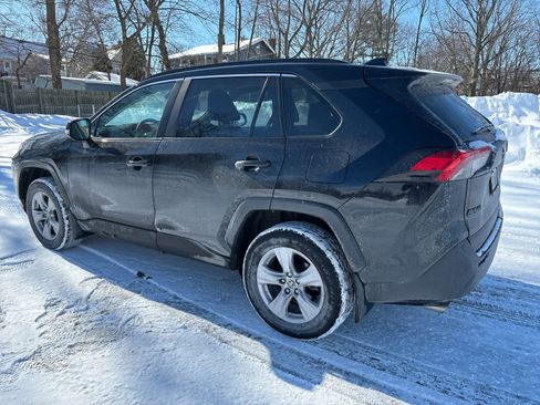 Used 2022 Toyota RAV4 XLE w/ Convenience Package image 5