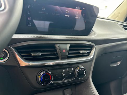 Certified 2024 Buick Encore GX Preferred FWD image 11