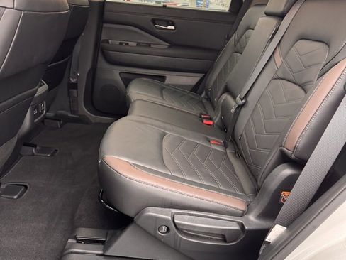 Used 2024 Nissan Pathfinder Platinum w/ Cargo Package image 12