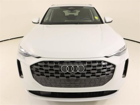 Certified 2025 Audi Q5 Premium Plus image 8