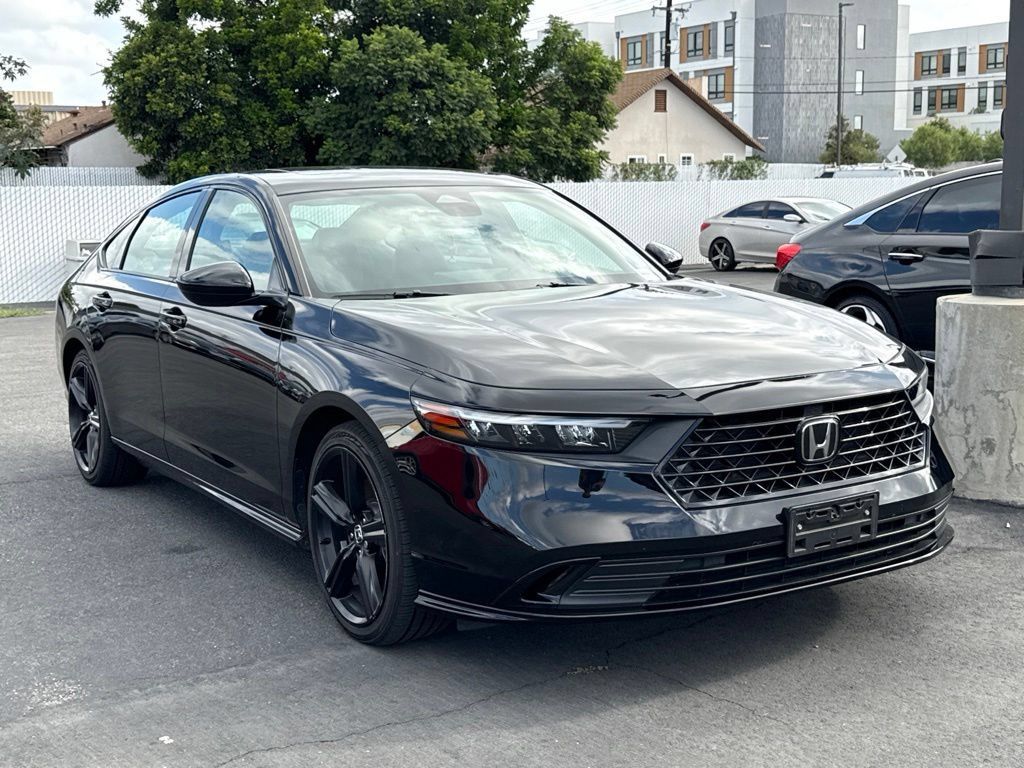 Used 2025 Honda Accord Sport image 1