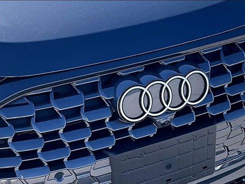 Used 2025 Audi Q5 Premium Plus w/ Premium Plus image 30