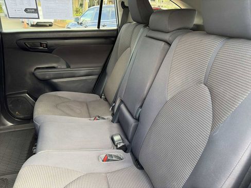 Used 2023 Toyota Highlander L FWD image 23