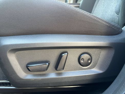 Used 2025 Nissan Rogue SV FWD image 22