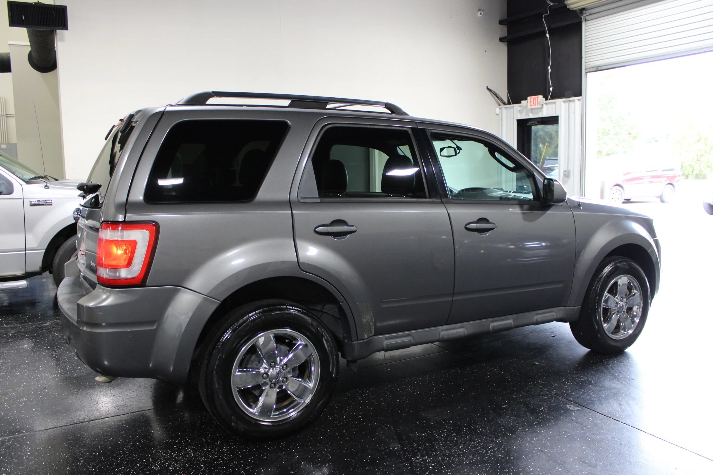 Used 2011 Ford Escape Limited FWD image 3