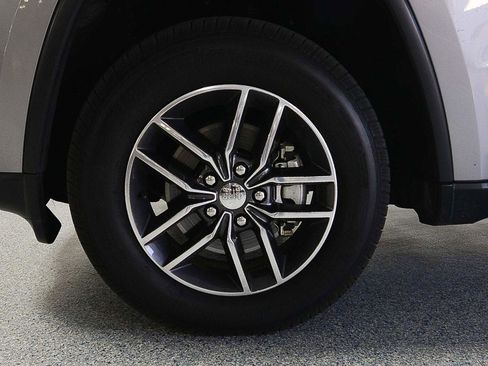 Used 2017 Jeep Grand Cherokee Limited image 5