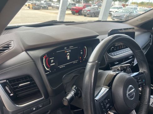 Used 2021 Nissan Rogue Platinum image 9