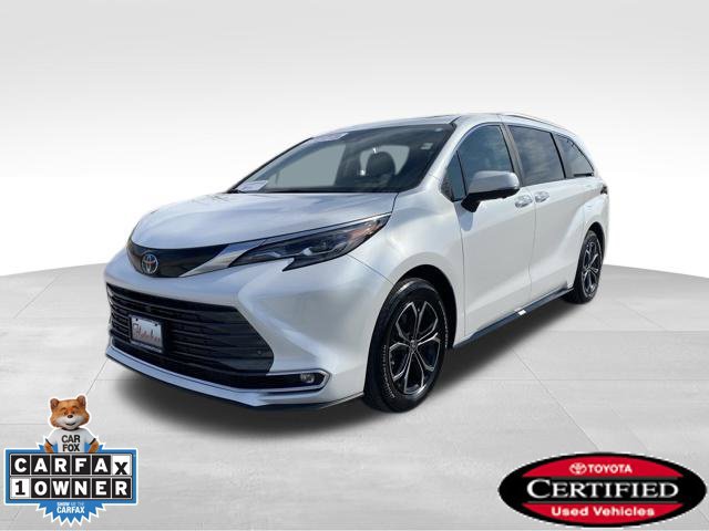 Certified 2025 Toyota Sienna Platinum AWD/4WD image 1
