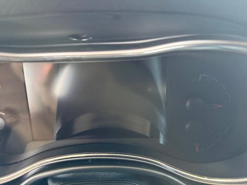 Used 2021 Jeep Grand Cherokee Limited w/ Luxury Group II image 11