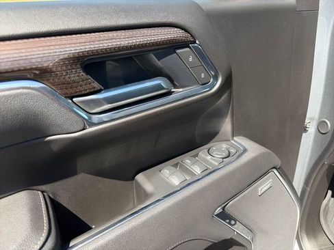 Used 2025 Chevrolet Silverado 1500 LT Trail Boss w/ Convenience Package II AWD/4WD image 18