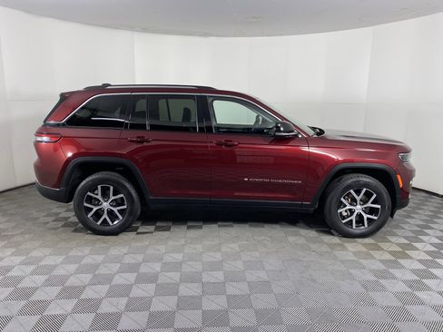 Used 2023 Jeep Grand Cherokee Limited image 8