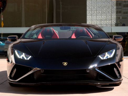 Used 2021 Lamborghini Huracan EVO image 5