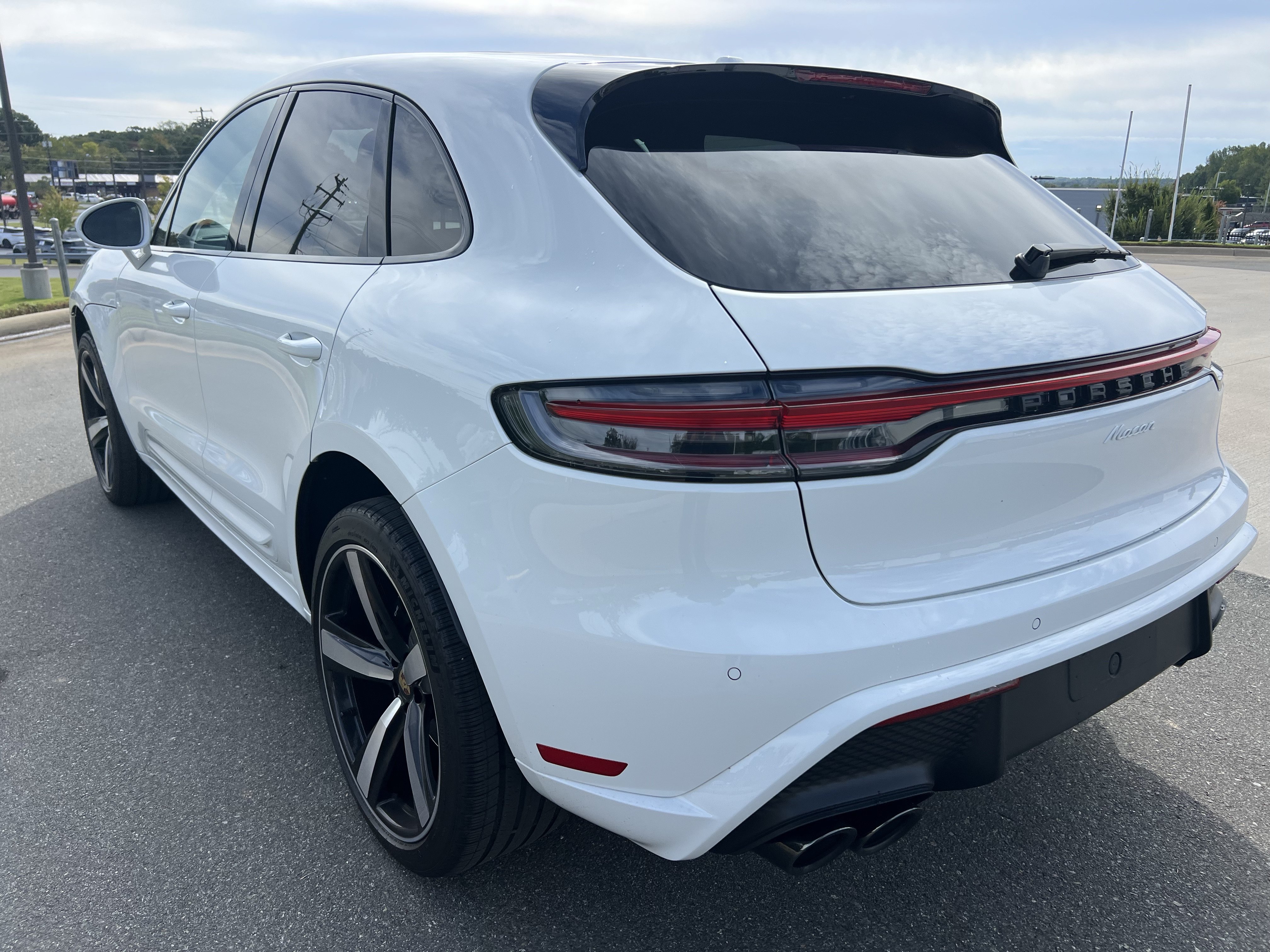 Used 2023 Porsche Macan AWD/4WD image 7