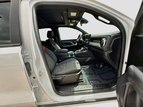 Used 2024 Chevrolet Colorado Z71 w/ Z71 Convenience Package 2 AWD/4WD image 29