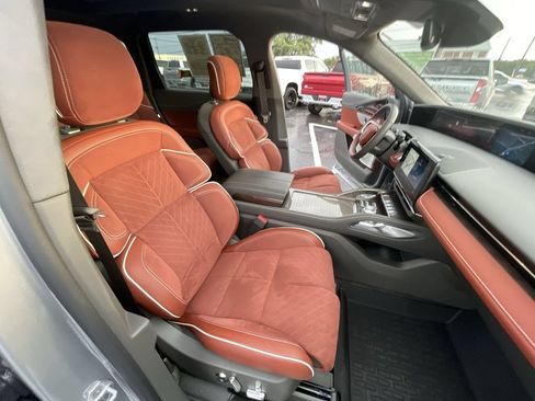 Used 2025 Lincoln Nautilus Black Label AWD/4WD image 29