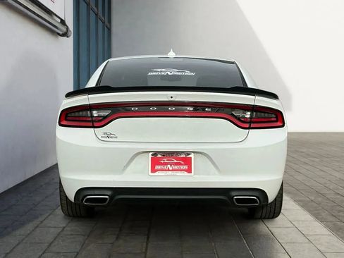 Used 2017 Dodge Charger R/T w/ Navigation & Travel Group image 5