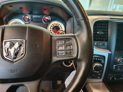 Used 2018 RAM 1500 SLT AWD/4WD image 12