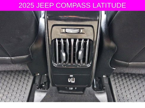 Used 2025 Jeep Compass Latitude w/ Convenience Group image 17
