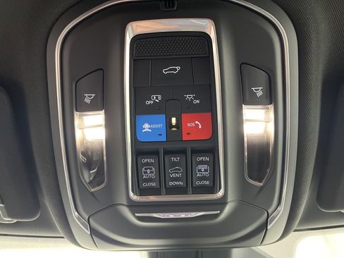 New 2025 Jeep Grand Cherokee L Limited w/ Luxury Tech Group II AWD/4WD image 24