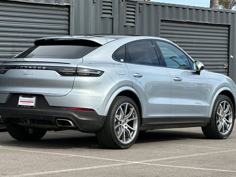 Certified 2022 Porsche Cayenne Platinum Edition image 8