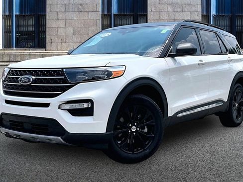 Used 2023 Ford Explorer XLT w/ Equipment Group 202A AWD/4WD image 2