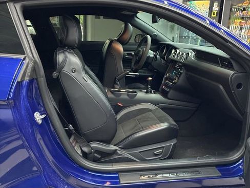 Used 2016 Ford Mustang Shelby GT350 w/ Technology Package image 11