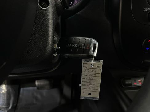 Used 2017 Kia Soul + image 19