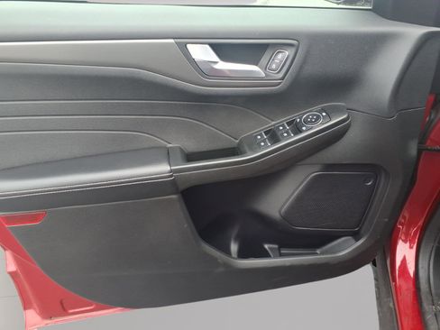 Used 2023 Ford Escape SE image 11