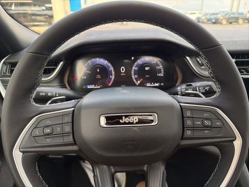 New 2025 Jeep Grand Cherokee Altitude image 14