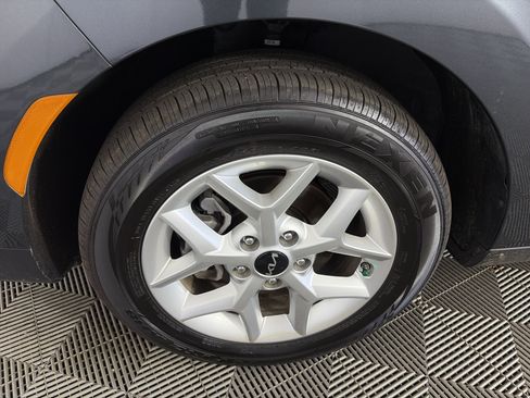Used 2025 Kia Soul LX w/ LX Technology Package FWD image 12