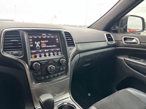 Used 2018 Jeep Grand Cherokee Altitude image 15