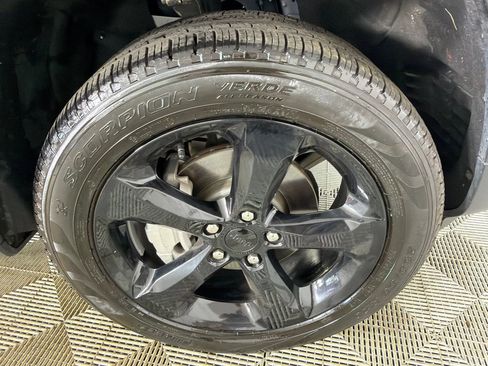 Used 2025 Jeep Grand Cherokee Limited w/ Black Appearance Package image 14