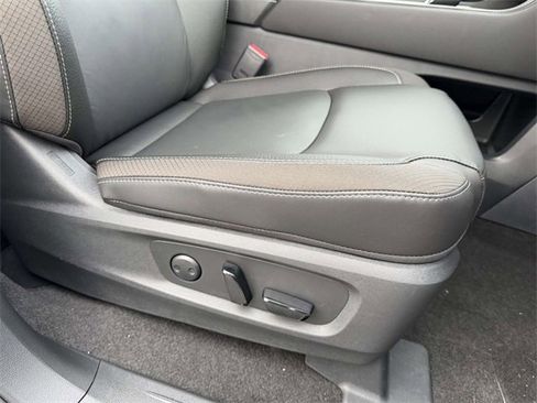 New 2025 Nissan Pathfinder SL image 9