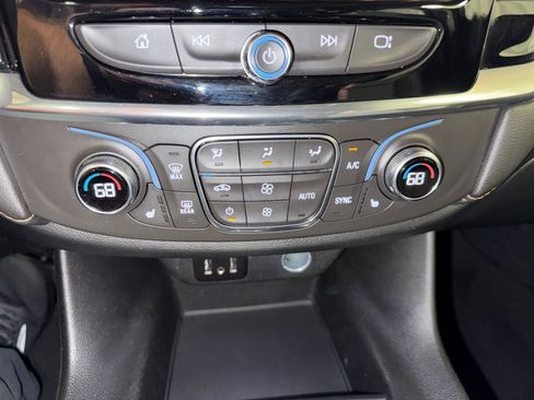 Used 2019 Chevrolet Traverse LT w/ LT Premium Package AWD/4WD image 23