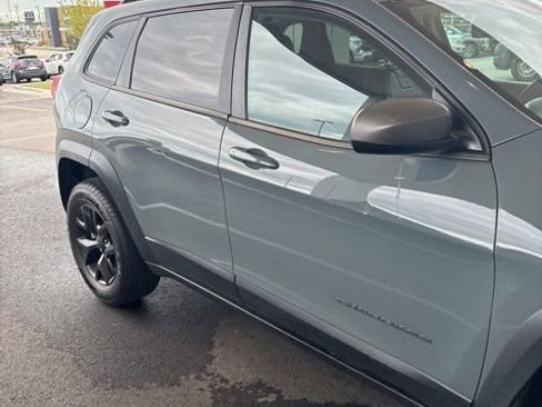 Used 2014 Jeep Cherokee Trailhawk w/ Leather Interior Group AWD/4WD image 2