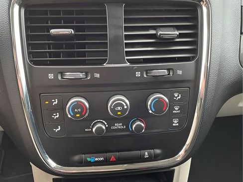 Used 2018 Dodge Grand Caravan SE w/ UConnect Hands-Free Group FWD image 21