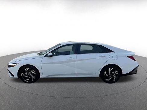 Used 2025 Hyundai Elantra Limited image 9