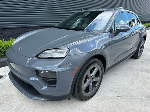 Used 2025 Porsche Macan 4 Electric image 7
