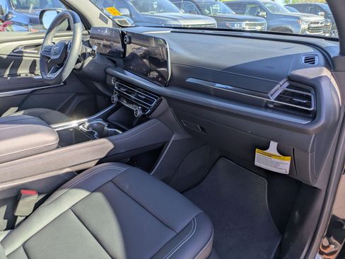 Used 2026 Chevrolet Traverse LT w/ Driver Confidence Package image 28