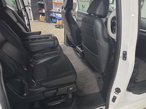 Used 2021 Honda Odyssey Touring image 11