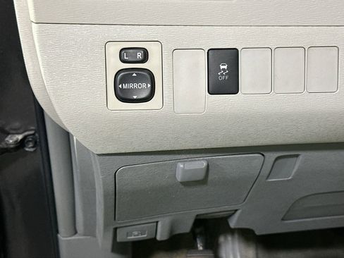 Used 2013 Toyota Sienna L w/ Towing Pkg image 17