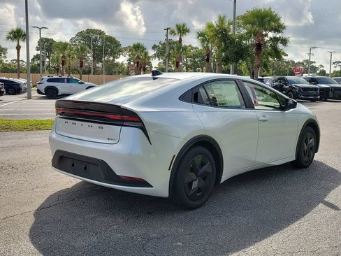New 2026 Toyota Prius LE FWD image 4